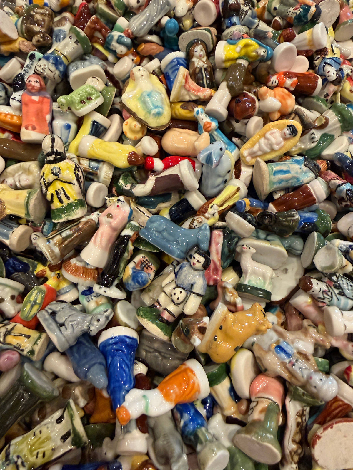 100 pcs of French Feves and Santons - FEVES