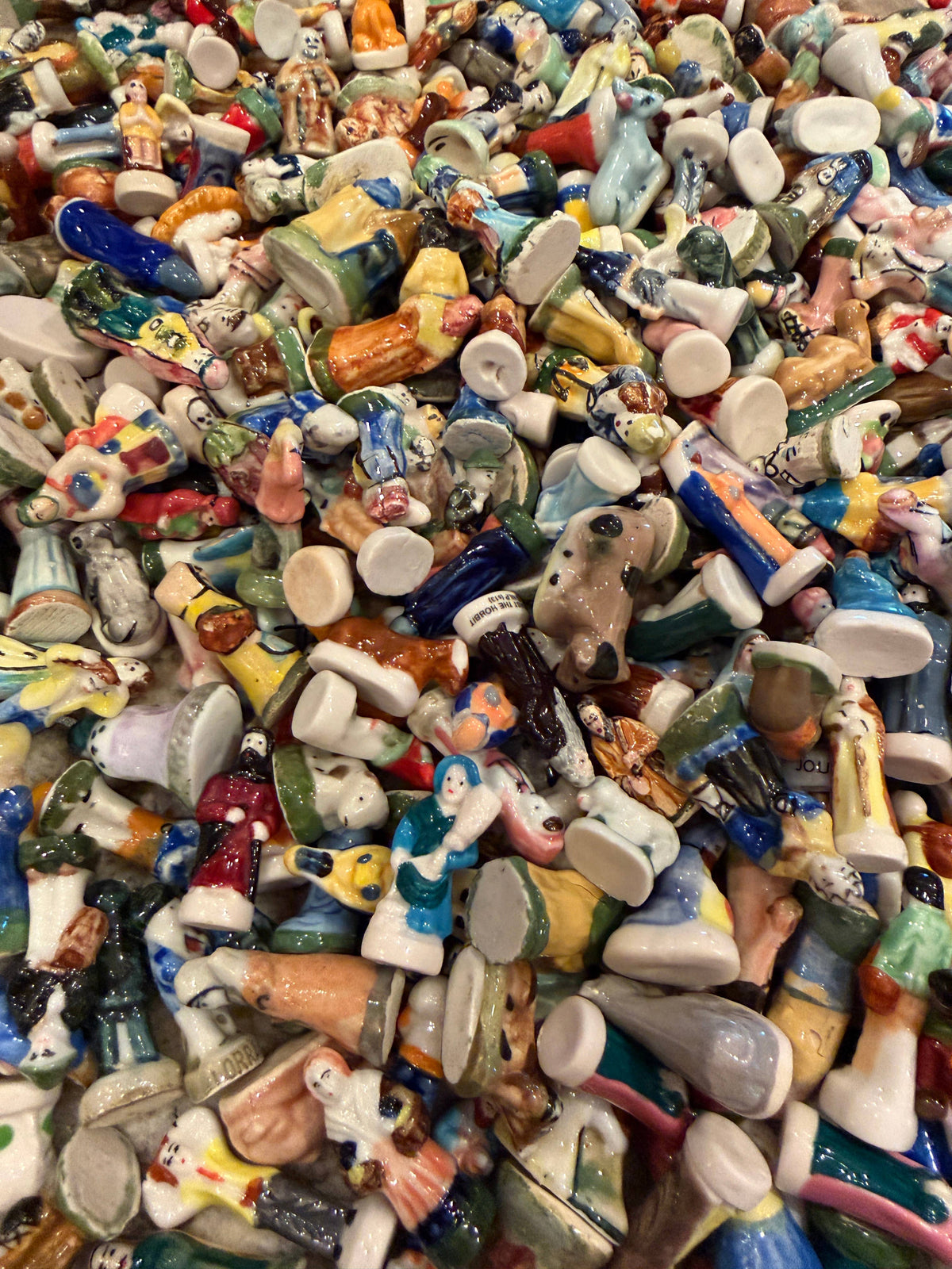 100 pcs of French Feves and Santons - FEVES