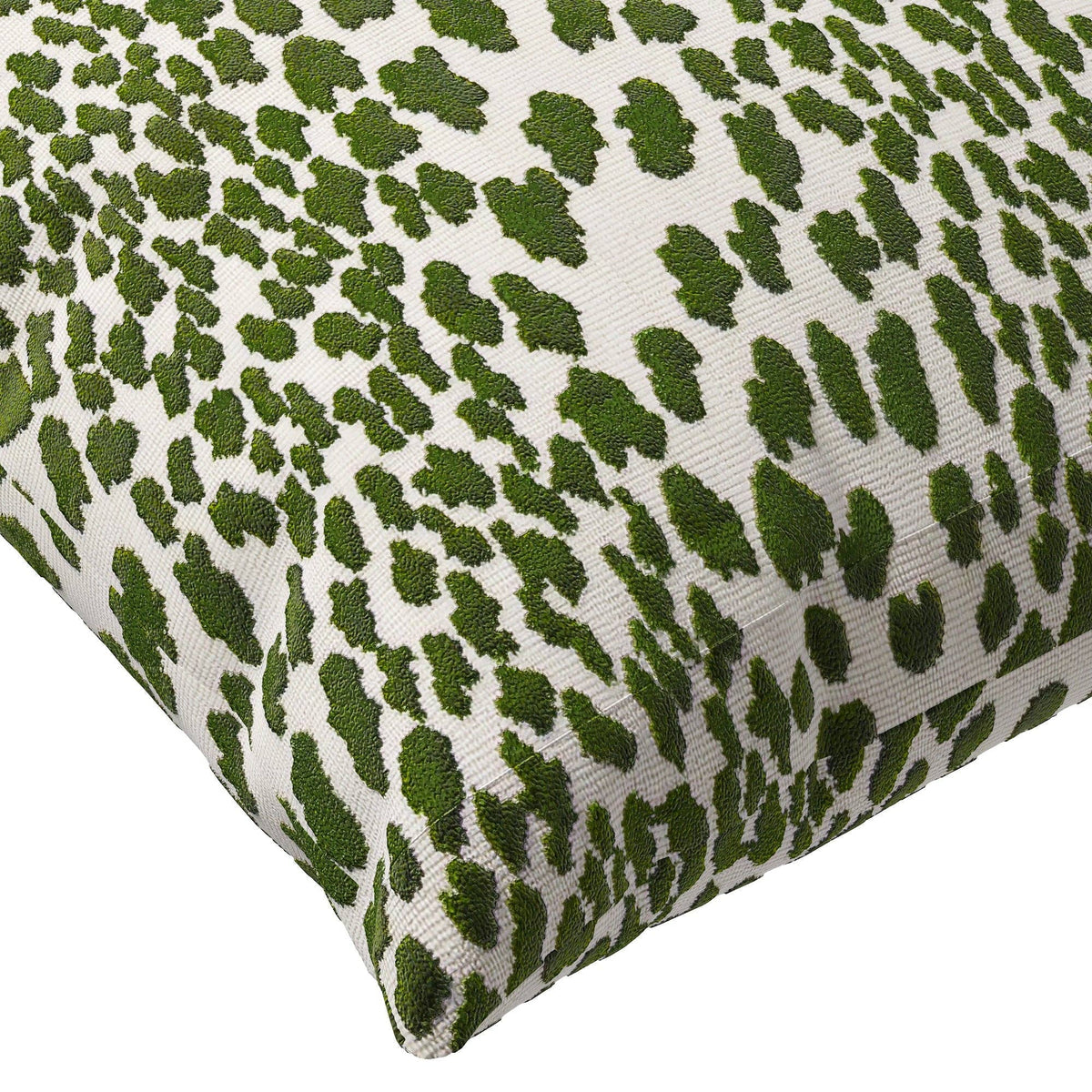 Glenbriar Throw Pillow (18x18) (22x22)