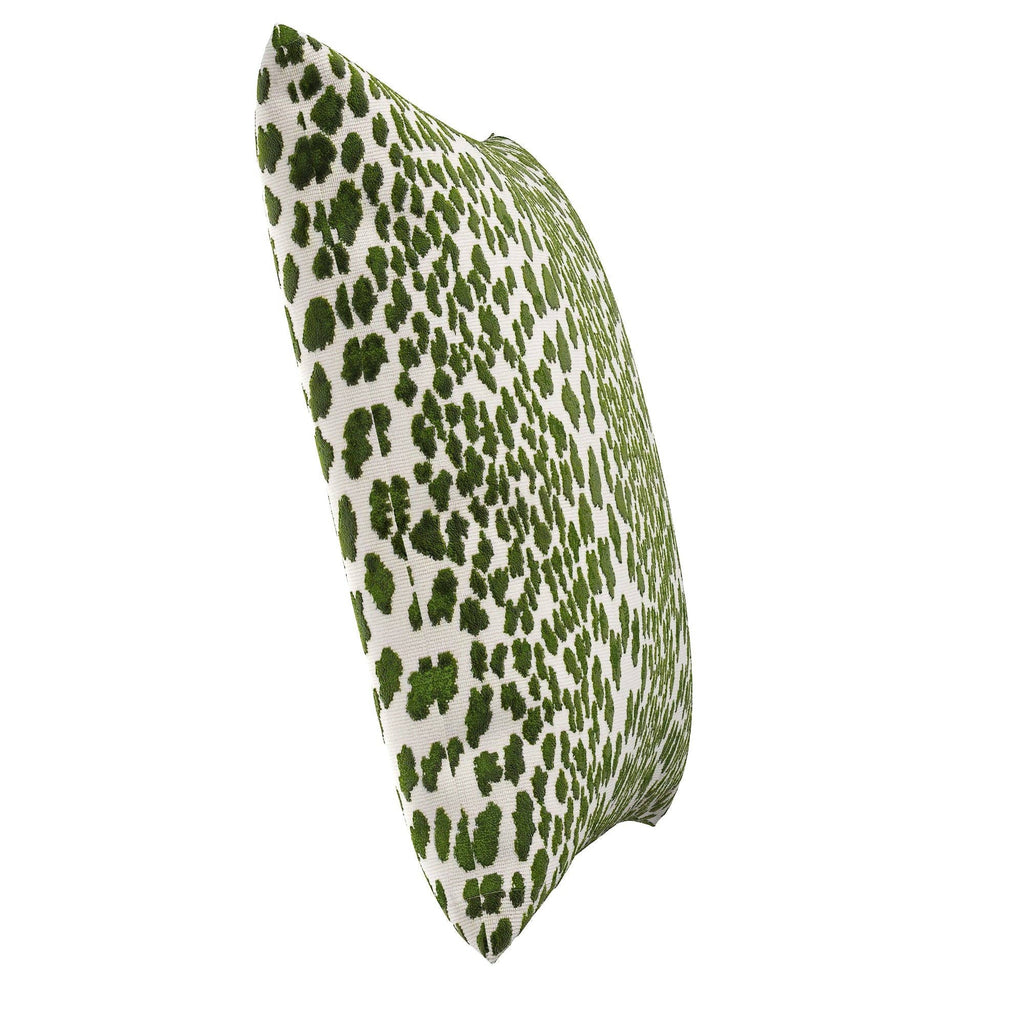 Glenbriar Throw Pillow (18x18) (22x22)
