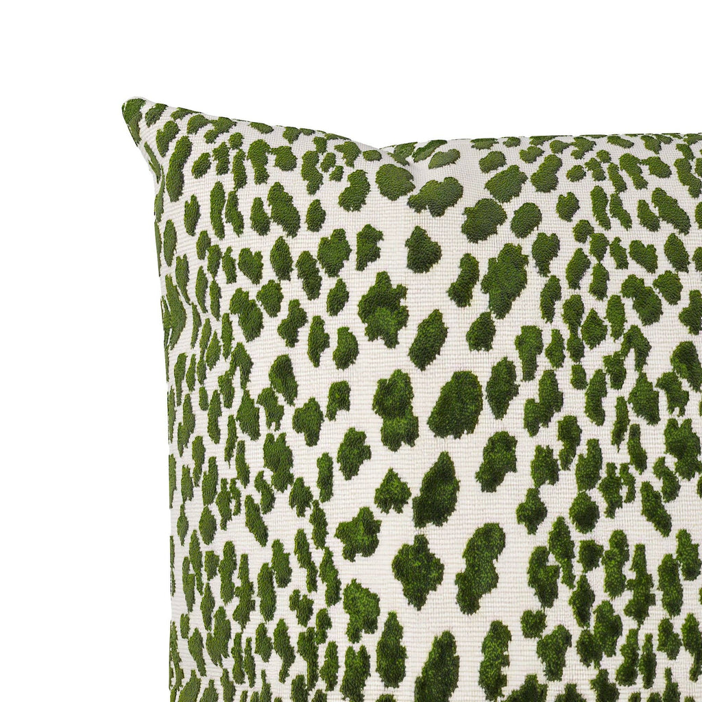 Glenbriar Throw Pillow (18x18) (22x22)